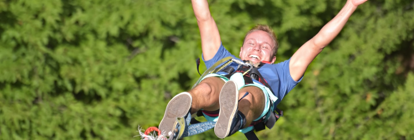 Bungee jumper