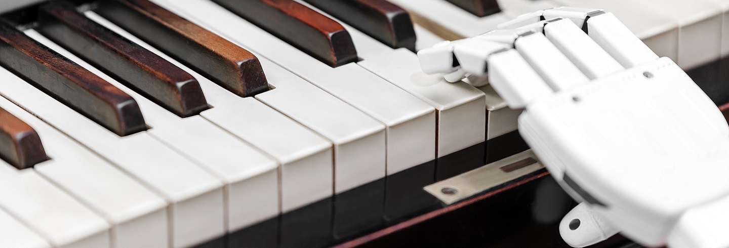 Robot-playing-piano-hero